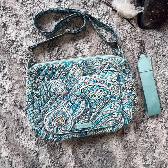 Vera Bradley Carson Daisy Dot Paisley Crossbody or Shoulder Bag - Picture 2 of 9